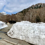 つるやの塩羊羹本舗 - 奥日光は降り積もった雪が溶けません。