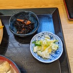 Sasayama - 小鉢(ひじき煮)と白菜漬け