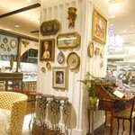 マリベル・ザ・ラウンジ - 店内