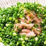 焼鳥 茶蘭 - たっぷりねぎと一緒に食べる百日どりのたたきはとっても人気！お酒の肴にもぴったりですよ♡