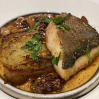 アーティショー - マナガツオのポワレ、ホタルイカのソース、ズワイガニとジャガイモのガレット