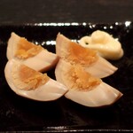 DEN - 自家製燻製 たまご