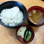 Katsugurume - ご飯、味噌汁、お新香