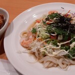 Gasuto - サラダうどん好し（海老と山芋オクラのねばとろサラダうどん+から好しももから揚げ2個）