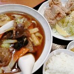 Taiwan Ryourikouraku En - 牛肉刀削麺と唐揚げのセット