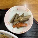 みな食堂 - チャーシューメン650円…小鉢のきんぴらごぼう♪