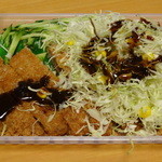 辻肉店 - コンビニキャベツと共に豚カツソースで・・・