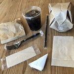 ビトウィーン ザ ブレッド - 