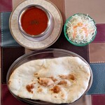 DINING & LOUNGE AYERA - カレー＆ナン＆サラダ
