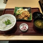 Tsukiji Shokudou Genchan - しらす丼と生姜焼きのお膳