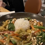 The Plantation House Restaurant - 豆腐ココナッツカレー 33ドル 2022年4月9日