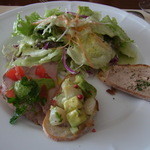 アチェーロ - 前菜の盛り合わせ。鶏の白レバー、アボカドとホタテ、ローストビーフ、サラダの４種でした