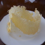 アチェーロ - ワインとともに出てきたおつまみのチーズ。パリッとしていました