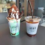 アトライ カフェ&バー - チョコミント、アイスコーヒー