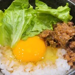 自由が丘 蔭山樓 - 名物 肉みそ玉子かけごはん(280円)