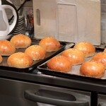 トリワイン ＰＩＫＯＳＨＨＨＵ - 焼きたての自家製バンズ