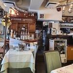 シェ・ソーマ - 重厚さがある店内