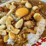 神戸スタミナカレー - スタミナカレー肉マシマシ2倍・ほっこり旨辛にんにく・3辛・生卵