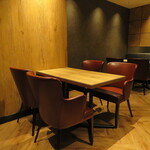 Charcoal Grill & Global Beer Asahi The Grill - テーブル
