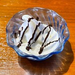 焼肉はせ川 - ソフトクリーム チョコソースがけ。