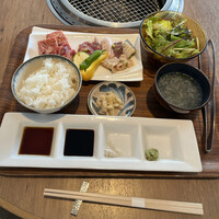 焼肉 The INNOCENT CARVERY 新丸ビル店 - 