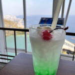 喫茶コスモス - 絶景とクリームソーダ