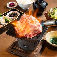 神戸牛と黒毛和牛の食べ比べ炙り焼き丼