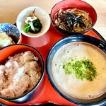 朝日家 - とろろ定食　850円（天ぷら付き）