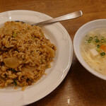 東京餃子軒 - ひき肉とザーサイの炒飯とスープ
