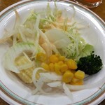 Matsue Yunibasaru Hoteru - 夕食のサラダ
