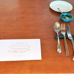 ペルトナーレ - 白い封筒はオリジナルマスク入れです