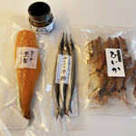 藤田水産 - 料理写真:真鯛燻製、さより一夜干し、ひいか、いりこのあんちょび。