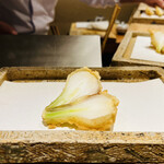 日本橋 蕎ノ字 - ◎葉玉ねぎの天ぷらは果物みたいな甘さがある❗️