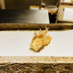 日本橋 蕎ノ字 - ◆車海老の頭
      ☆一つ目は塩で頂く。頭ごとパリパリ頂く。美味い！