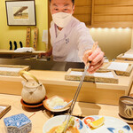 日本橋 蕎ノ字 - ◎アスパラの天ぷらは熱いから気をつけて食べてねぇ〜。いつも皆んなに優しい大将♡