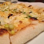 カトリカ - 葱と松の実、マヨネーズとモッツァレラ。