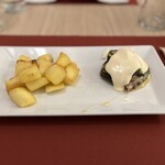 Perbacco - 野菜(茄子、ズッキーニ、プロシュット)のミルフィーユにチーズフォンデュ掛け、ポテト付き