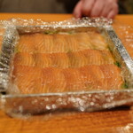 日本料理 たかむら - 桜鱒ルイベの押し寿司