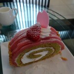 ファクトリーシン - 桜と抹茶のロールケーキ