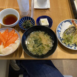 Tsukiji Harenohi - 旬の天ぷらと海鮮丼御膳　サーモン親子小丼　ホタテ追加