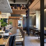 ききょう屋 - 内観写真:2021年に改装した店内は、一見和食屋さんには見えないほどお洒落に。木の質感を多く取り入れており、落ち着いた雰囲気でリラックスしていただけます。