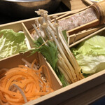 Shabu Shabu Onyasai Tonkatsu Katsuken - お野菜盛り合わせ＆竹筒鶏つみれ
