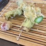 Tempura Ya Tenten - アスパラと小梅