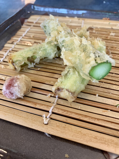 山菜の天ぷら。』by ☆流れ星 : 天ぷら家 てんてん (てんぷらや