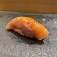 まんてん鮨 日比谷オクロジ店 - 桜鱒