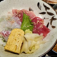 逸品料理屋 流石 - 本鮪と真鯛の胡麻だれ丼アップ