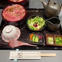 本格肉料理 丸小 - 数量限定 黒毛和牛ひつまぶし 5500円
                    200g（ヒレ100g ロース100g）