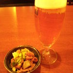 広島お好み焼・鉄板焼 テツボウ - セットのグラスビールと牛すじ