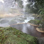 妙見石原荘 食菜石蔵 - 下に降りる感じで。向かいから丸見え。解放感あって最高。泡付きあり