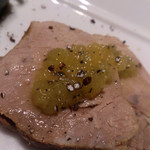 4人の食卓 - 豚ローストとキウイ・パイナップルのソースかけ